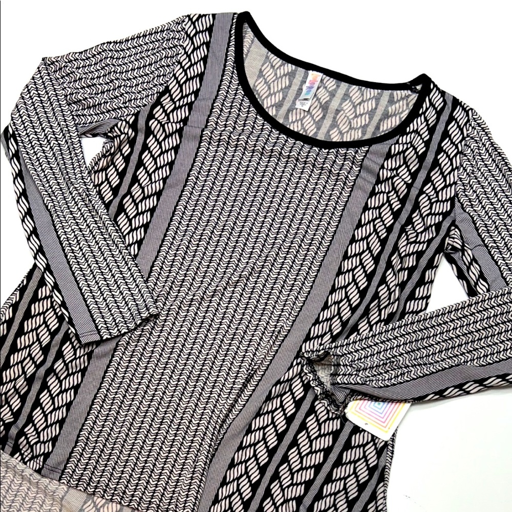 Black and White Knit Pattern Longsleeve Top